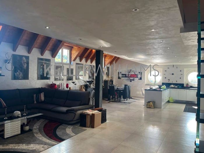 Casa con 6 locali in vendita in Via Roma, Centro, Viggiù
