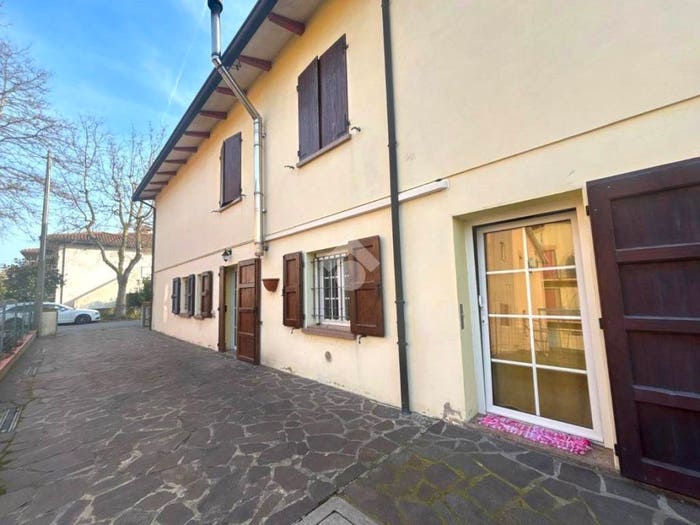 Appartamento con 6 locali in vendita in Via delle Rose, Casalborsetti, Ravenna