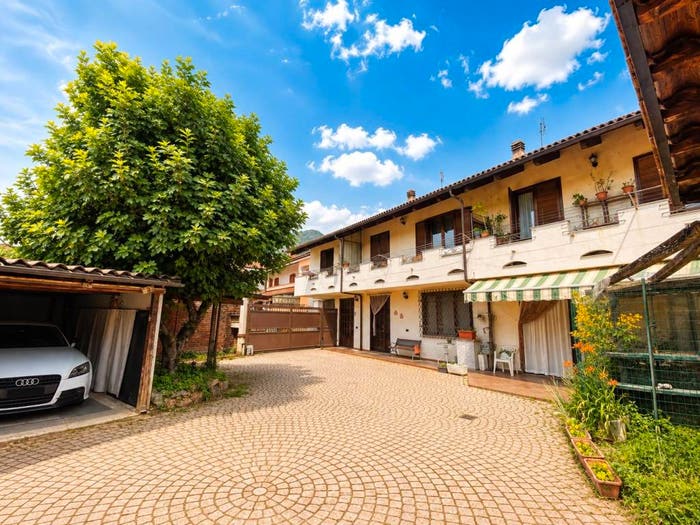 Casa con 6 locali in vendita in Piossasco