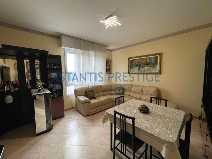 Appartamento quadrilocale in vendita in Via degli Ontani, Quartiere Olmi, Milano