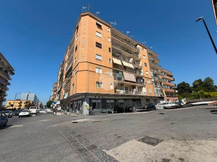 Appartamento trilocale in vendita in Via pasquale formisano, Fuorigrotta, Napoli