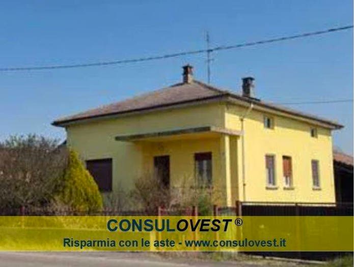 Casa con 6 locali in vendita in Strada Statale Bronese, Broni