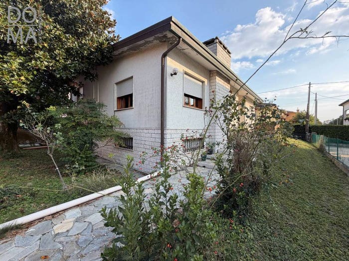 Casa con 6 locali in vendita in via Giuseppe Verdi, Loreo
