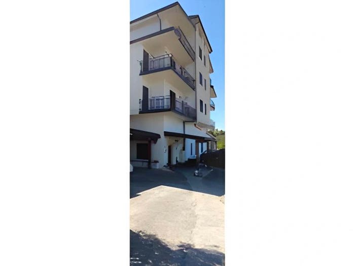 Appartamento con 6 locali in vendita in Muri CS Italia, Luzzi