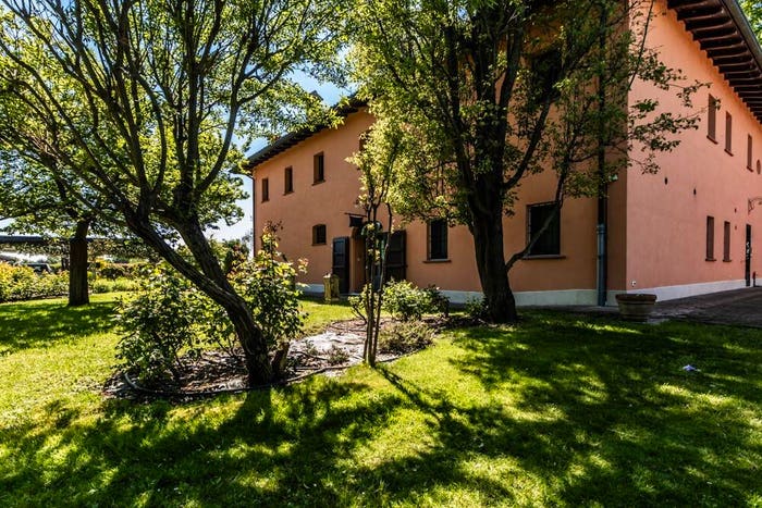 Appartamento con 6 locali in vendita in Via Flosa, Medicina