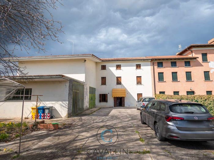 Casa quadrilocale in vendita in Via Storta, Centro, Montebelluna