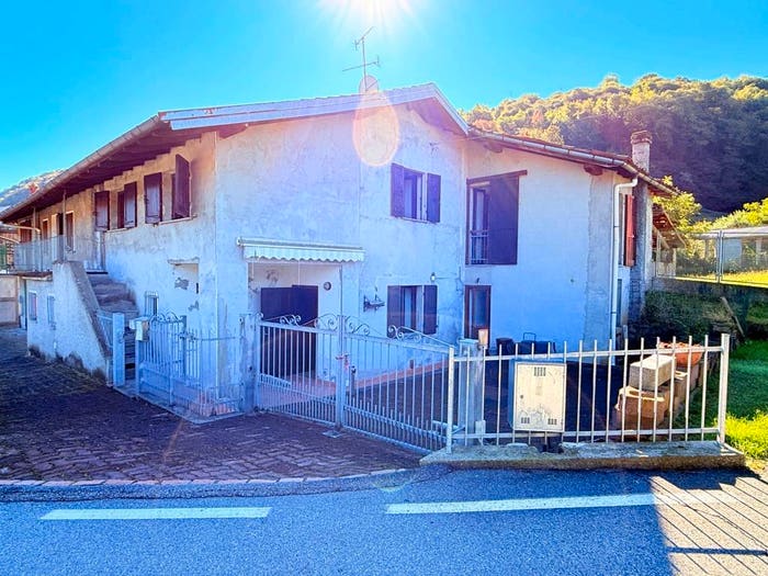 Casa con 6 locali in vendita in Via Adua, Cremenaga