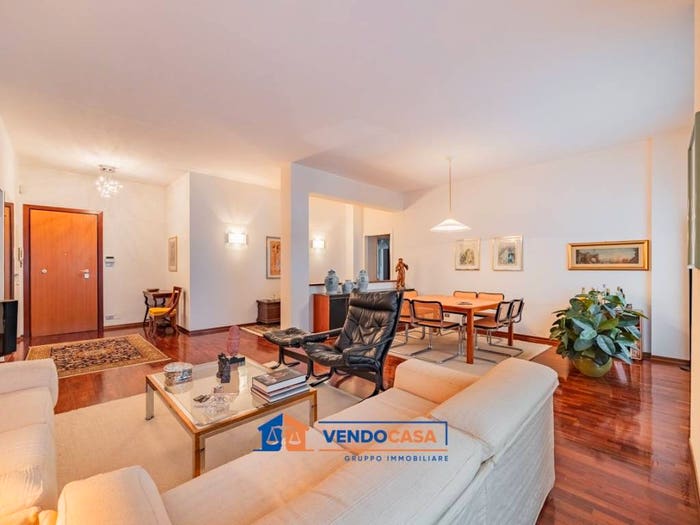Appartamento con 5 locali in vendita in Via Vincenzo Virginio, Centro, Pinerolo
