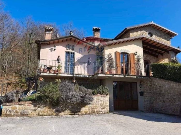 Casa quadrilocale in vendita in Via Della Ripa, Gualdo Tadino
