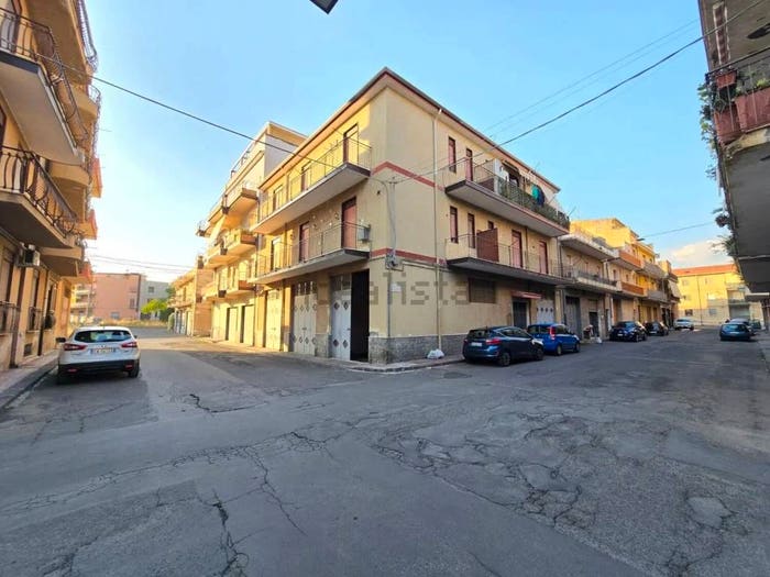 Appartamento con 5 locali in vendita in Via Degli Scavi, Adrano