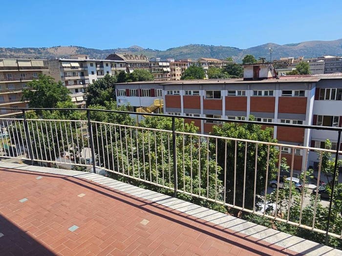 Appartamento con 5 locali in vendita in Via Luigi Settembrini, Centro Storico Corso Trieste, Caserta