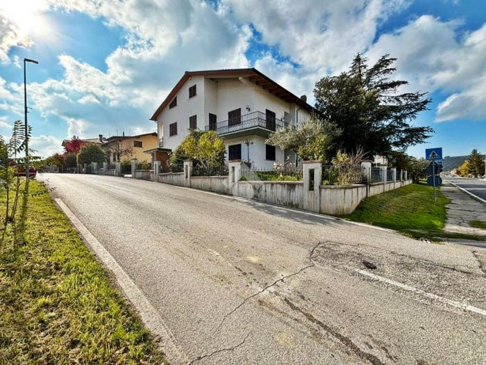Casa con 6 locali in vendita in Via Guido Rossa, Cerqueto, Gualdo Tadino