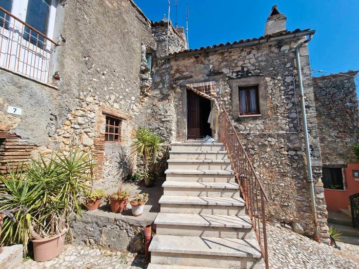 Casa quadrilocale in vendita in VICOLO DELL'OSPEDALE, Lugnano in Teverina