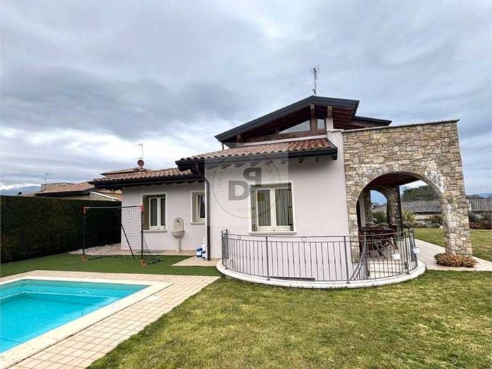 Casa con 5 locali in vendita in Pieve Vecchia Villaggio Sanghen, Manerba del Garda
