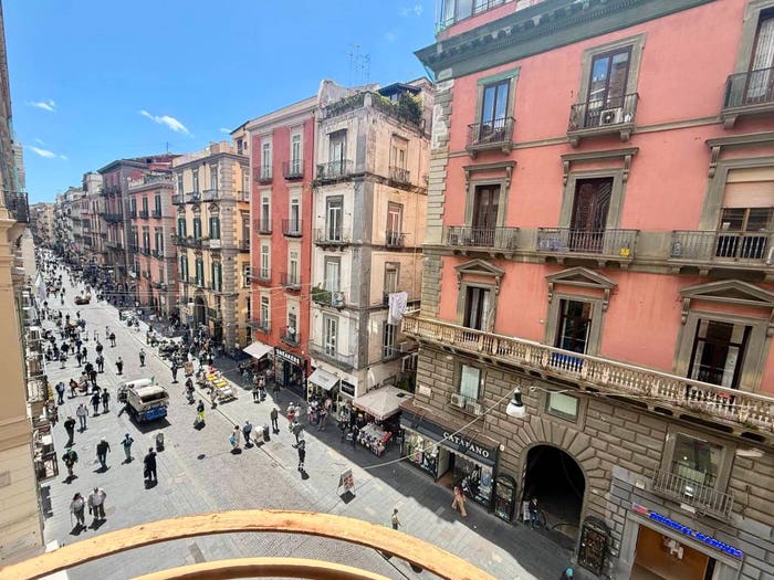 Appartamento con 6 locali in vendita in Via Armando Diaz, Centro Storico, Napoli