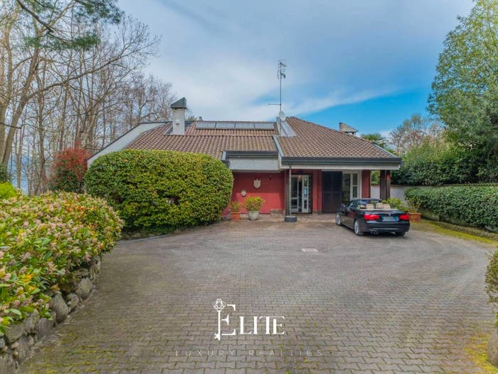 Casa con 6 locali in vendita in Via Luigi Cadorna, Ispra