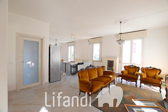 Casa con 6 locali in vendita in Via Tintoretto, Peschiera Del Garda