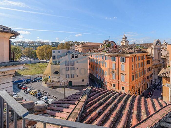 Casa quadrilocale in vendita in via di Monserrato, Via Giulia, Roma