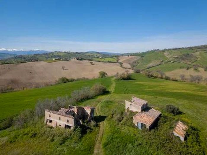 Casa con 6 locali in vendita in Contrada Pezzalunga No Number, Centro, Urbisaglia