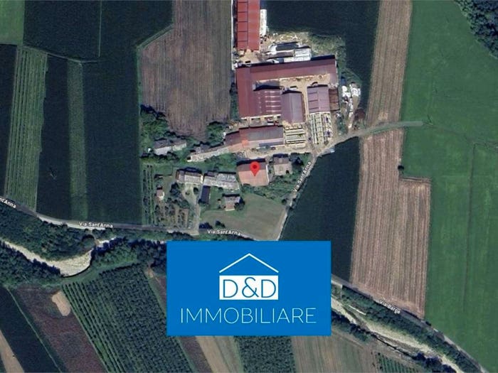 Casa con 6 locali in vendita in Via Sant'Anna, Cavour