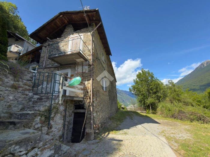 Casa con 6 locali in vendita in Strada per San Martino e Roncale, Grosotto