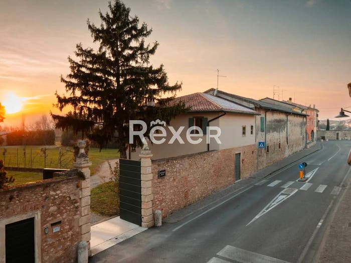 Casa con 6 locali in vendita in Via Roma, Centro, Caldiero