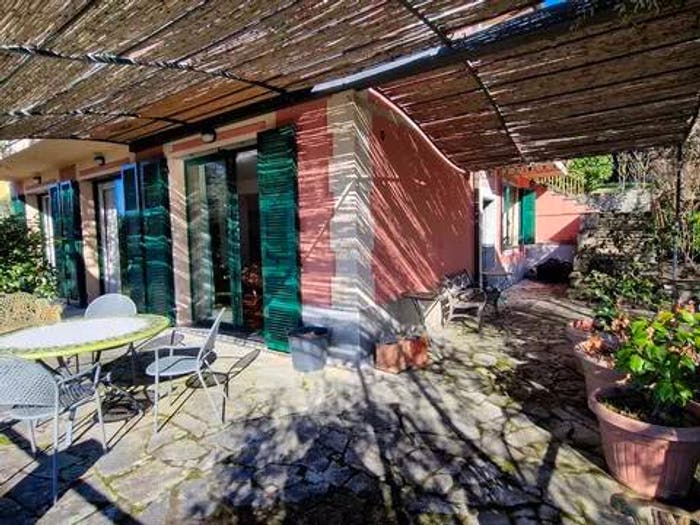 Casa con 6 locali in vendita in Via Domenico Canata, Cogorno