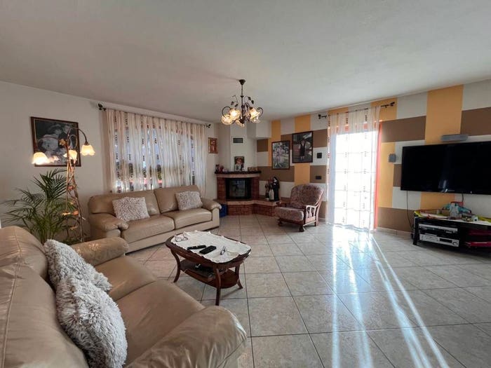 Casa con 6 locali in vendita in Strada Statale della Valle d'Aosta, Villeneuve
