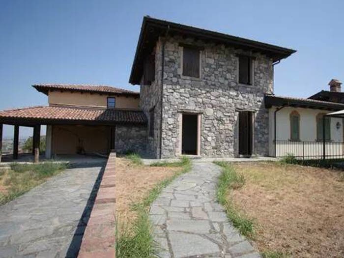 Casa quadrilocale in vendita in Via Diola, Ziano Piacentino