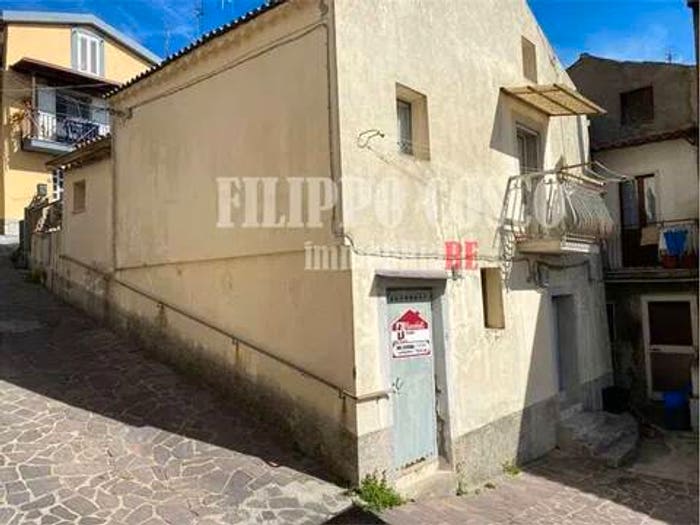 Casa trilocale in vendita in Piazza Monsignore Antonio Scalise, Crichi, Simeri Crichi