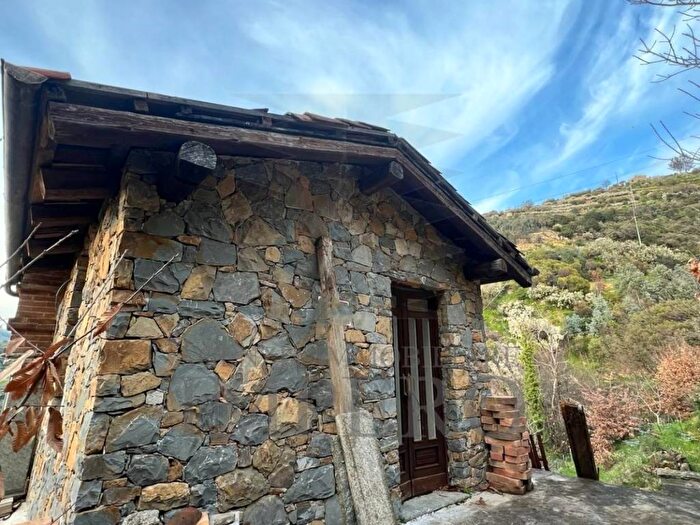 Casa bilocale in vendita in Strada Gardiora, Due Strade, Bordighera