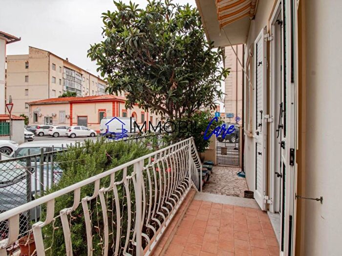 Appartamento quadrilocale in vendita in Via Luigi Cherubini, Ospedale Stazione, Livorno