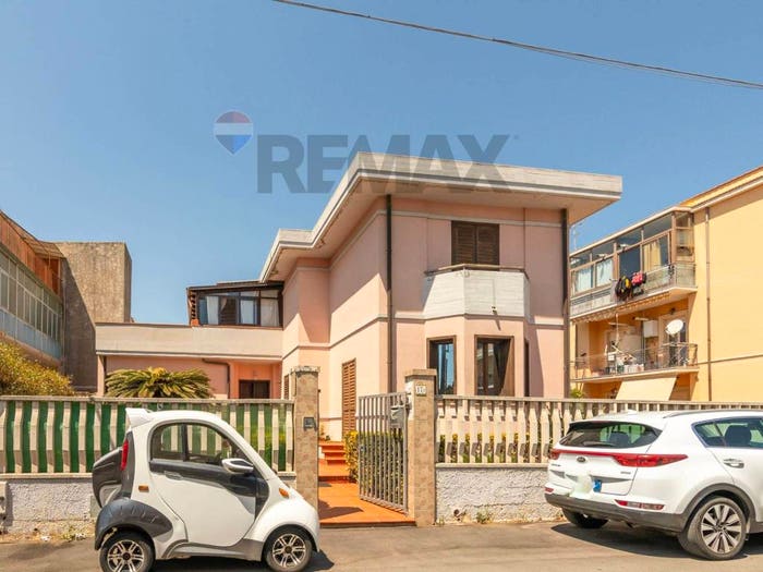 Casa con 6 locali in vendita in Via Monti Peloritani, Epipoli, Siracusa