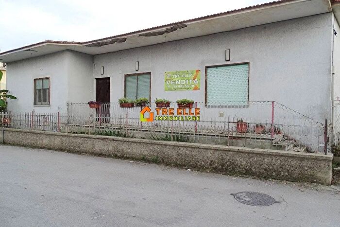 Casa quadrilocale in vendita in Via Strocchia, Saviano