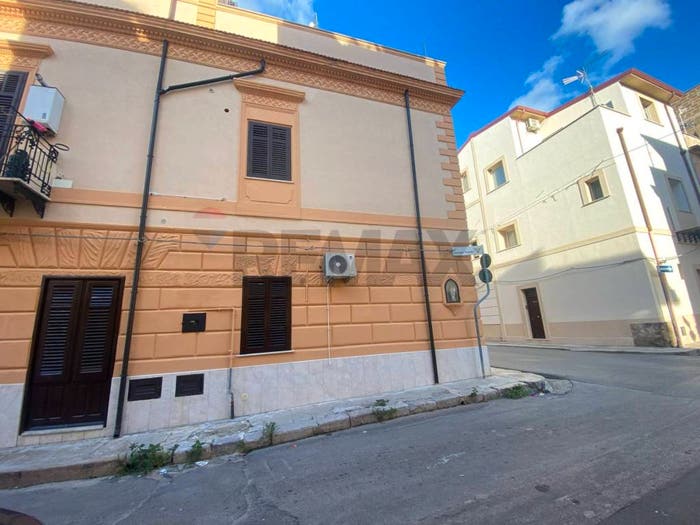 Appartamento con 5 locali in vendita in Via Giuseppe Orlando, Centro, Cinisi