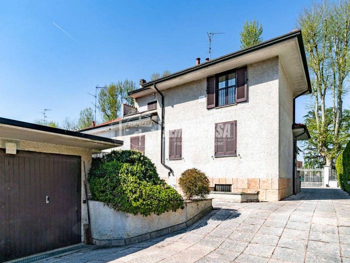 Casa quadrilocale in vendita in Corso Italia, Centro, Caronno Pertusella