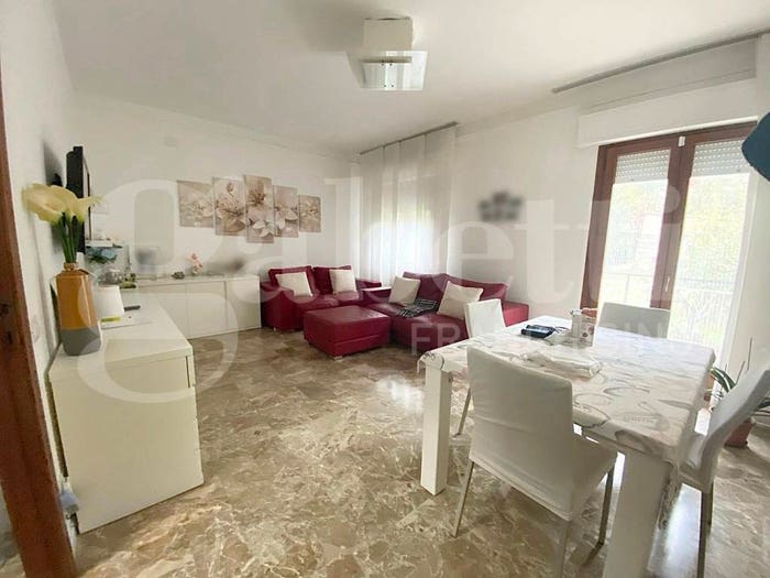 Appartamento con 6 locali in vendita in Via Fratelli Cervi, Centro, Tolentino