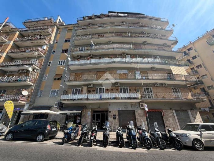 Appartamento quadrilocale in vendita in Via Domenico Fontana, Rione Alto, Napoli