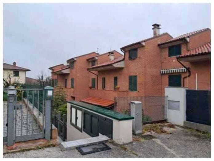 Appartamento con 6 locali in vendita in Via Aldo Moro, Centro, Santa Maria Nuova