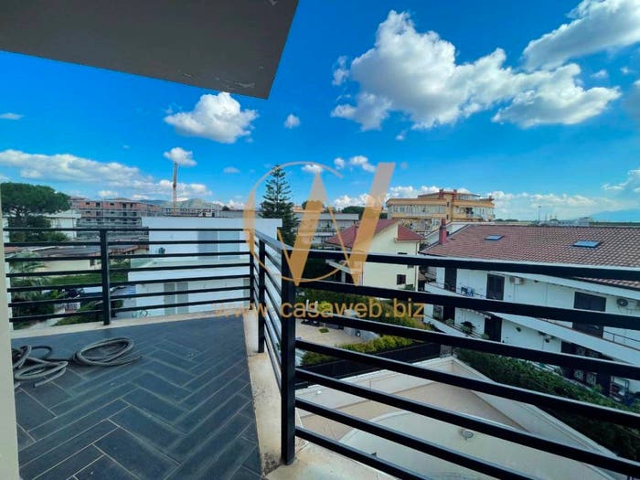 Appartamento con 5 locali in vendita in Via Gaetano Salvemini, Reggia di Caserta, Caserta