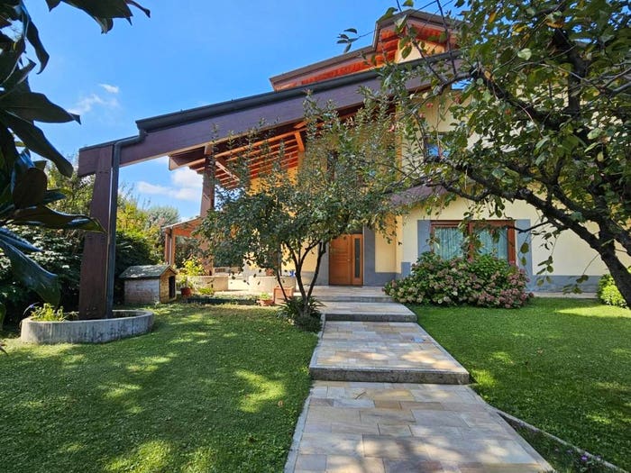 Casa con 6 locali in vendita in Centro, Caravaggio