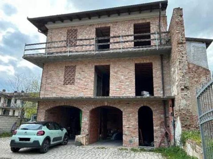 Casa con 6 locali in vendita in Vicolo Frambaglia No Number, Centro, Castelnuovo Scrivia