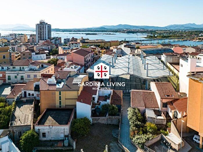 Casa con 6 locali in vendita in Via Acquedotto, Centro Storico, Olbia