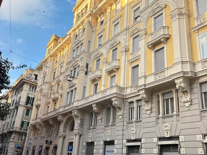 Appartamento con 6 locali in vendita in Via Ippolito d'Aste, Quadrilatero, Genova