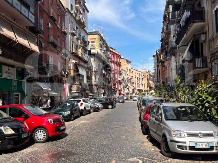 Appartamento trilocale in vendita in Via Sant' Antonio Abate, Tribunali, Napoli