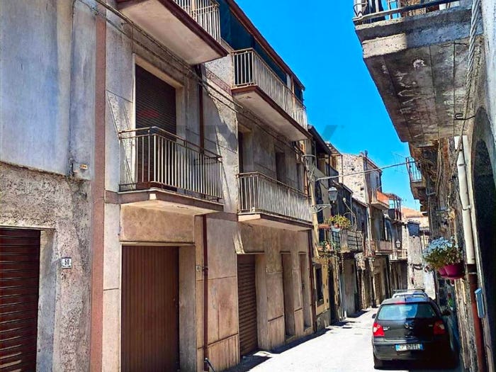 Casa con 6 locali in vendita in Centro, Randazzo