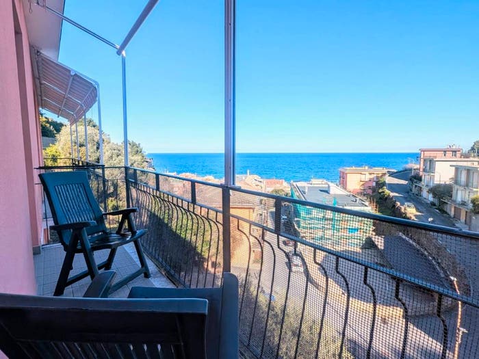 Appartamento trilocale in vendita in Via Castello Romano, Laigueglia