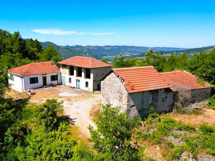 Casa con 5 locali in vendita in Cortemilia