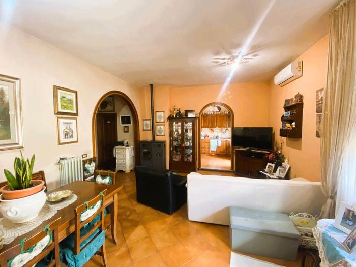 Casa con 6 locali in vendita in Via Dante Alighieri, Fornacelle, Montemurlo