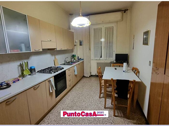 Appartamento trilocale in vendita in Via Ciro Menotti, Pantano, Pesaro